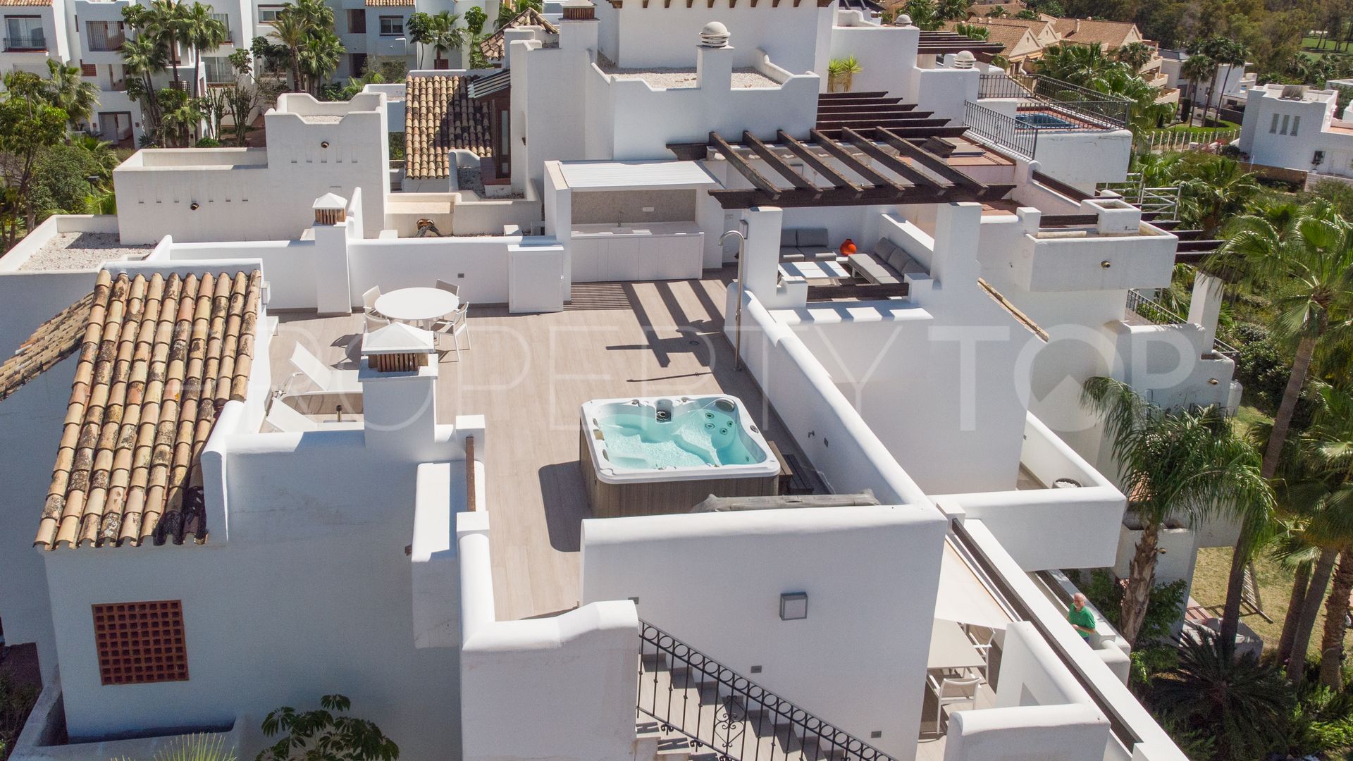 For sale duplex penthouse in Lomas del Marqués with 2 bedrooms