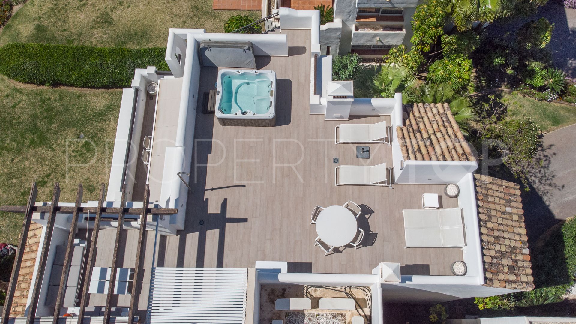 For sale duplex penthouse in Lomas del Marqués with 2 bedrooms