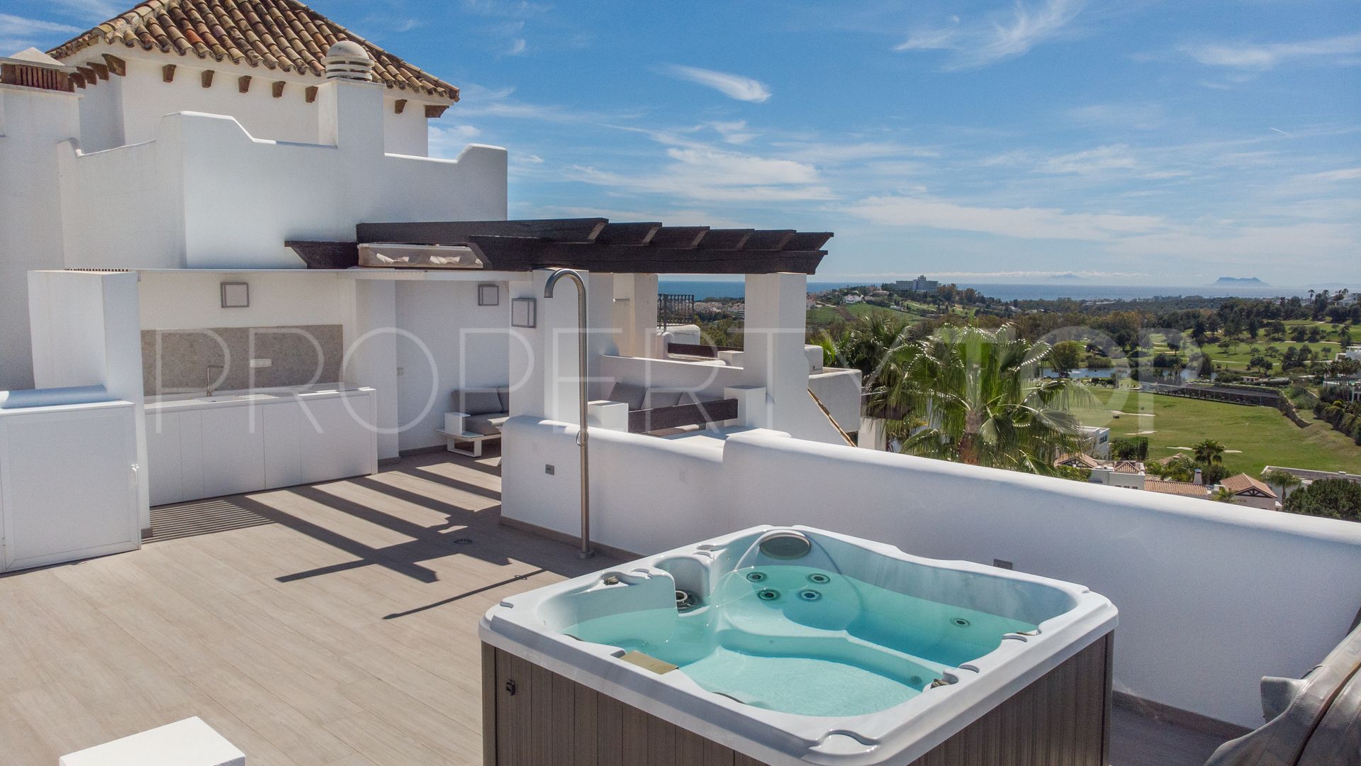 For sale duplex penthouse in Lomas del Marqués with 2 bedrooms