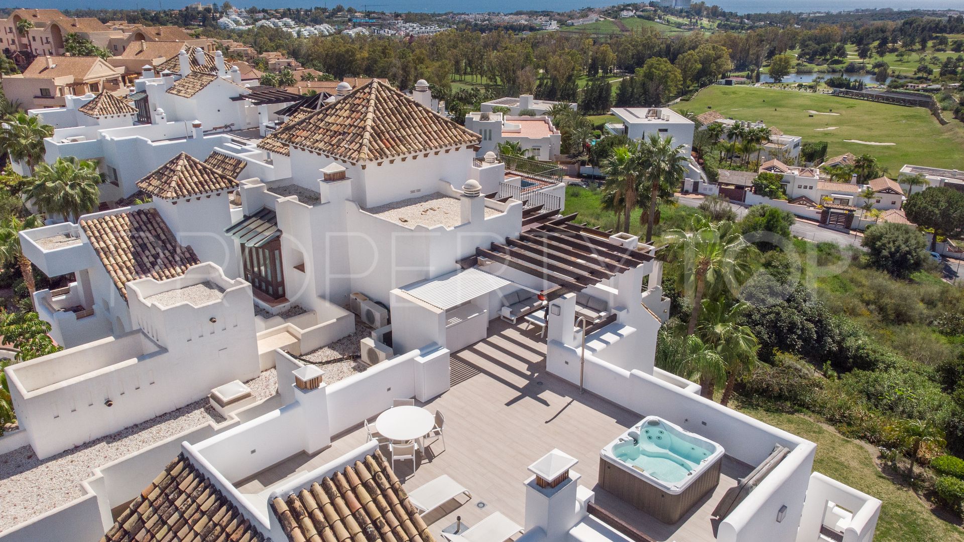 For sale duplex penthouse in Lomas del Marqués with 2 bedrooms