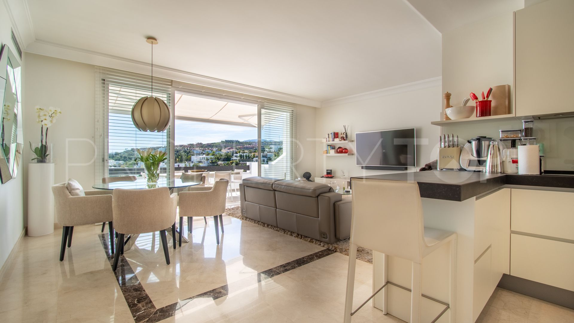 For sale duplex penthouse in Lomas del Marqués with 2 bedrooms