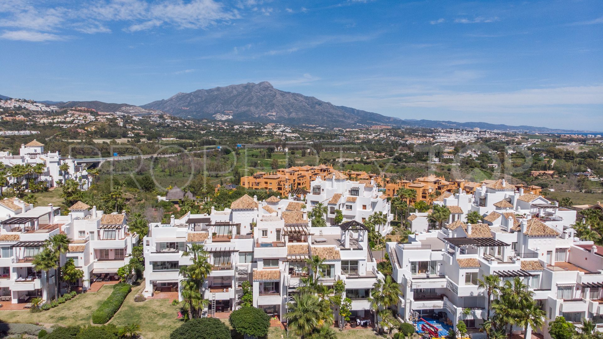 For sale duplex penthouse in Lomas del Marqués with 2 bedrooms