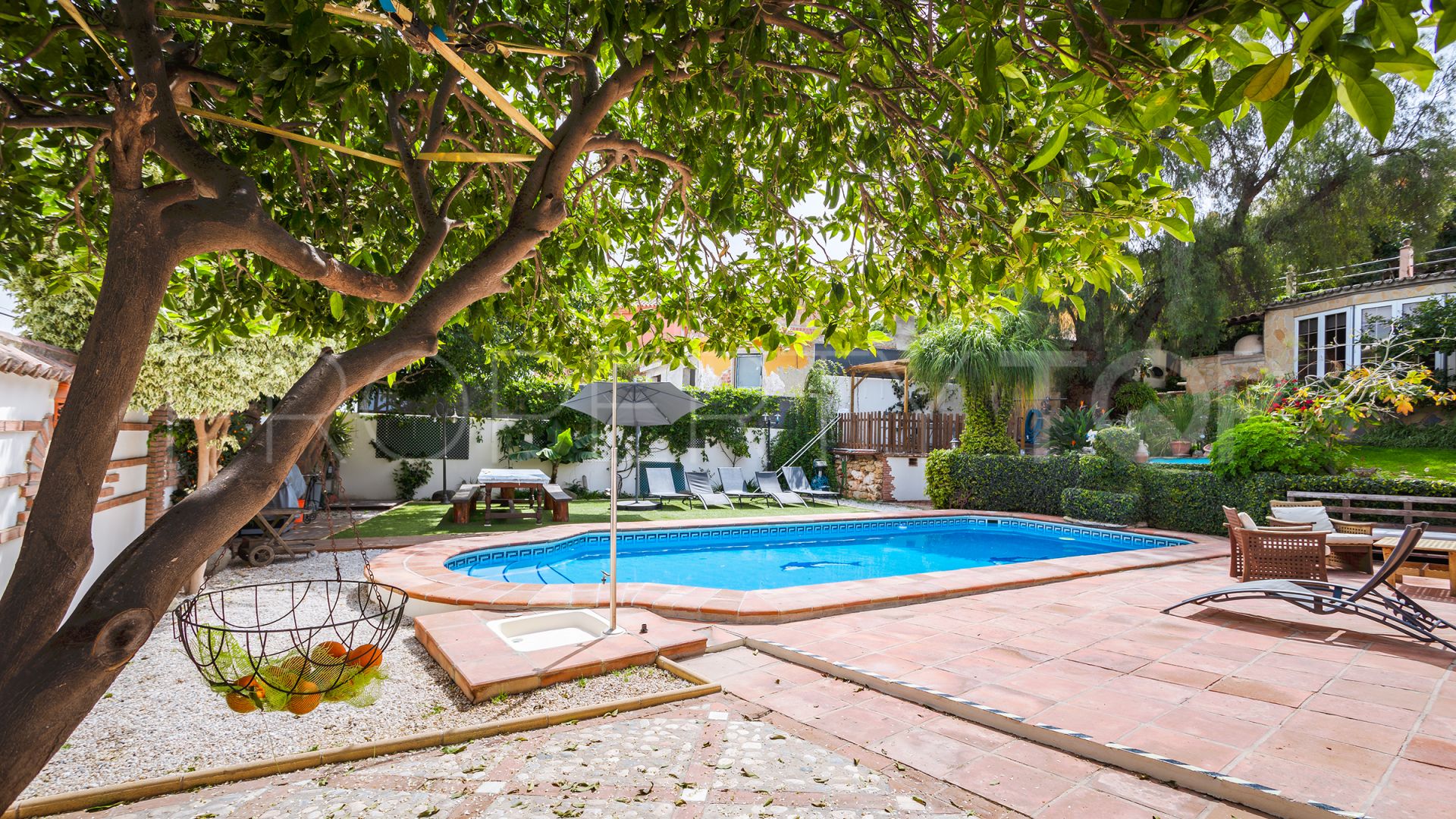 For sale villa in Nueva Andalucia