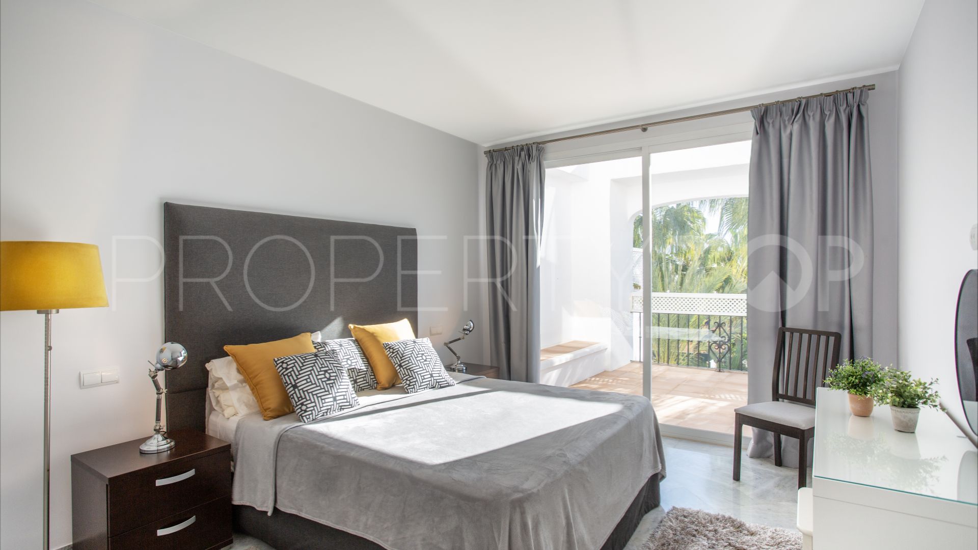 For sale 4 bedrooms duplex penthouse in Marina Puente Romano