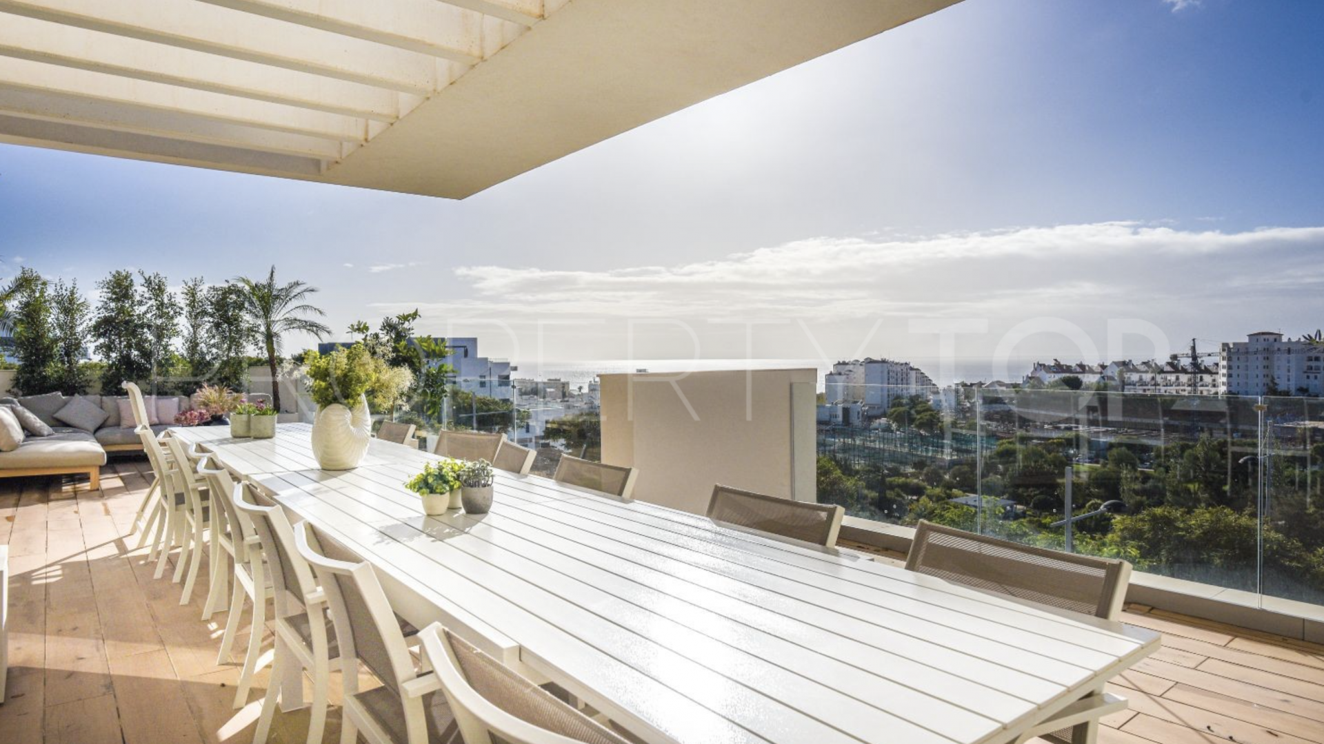 Penthouse for sale in Estepona Centre with 2 bedrooms