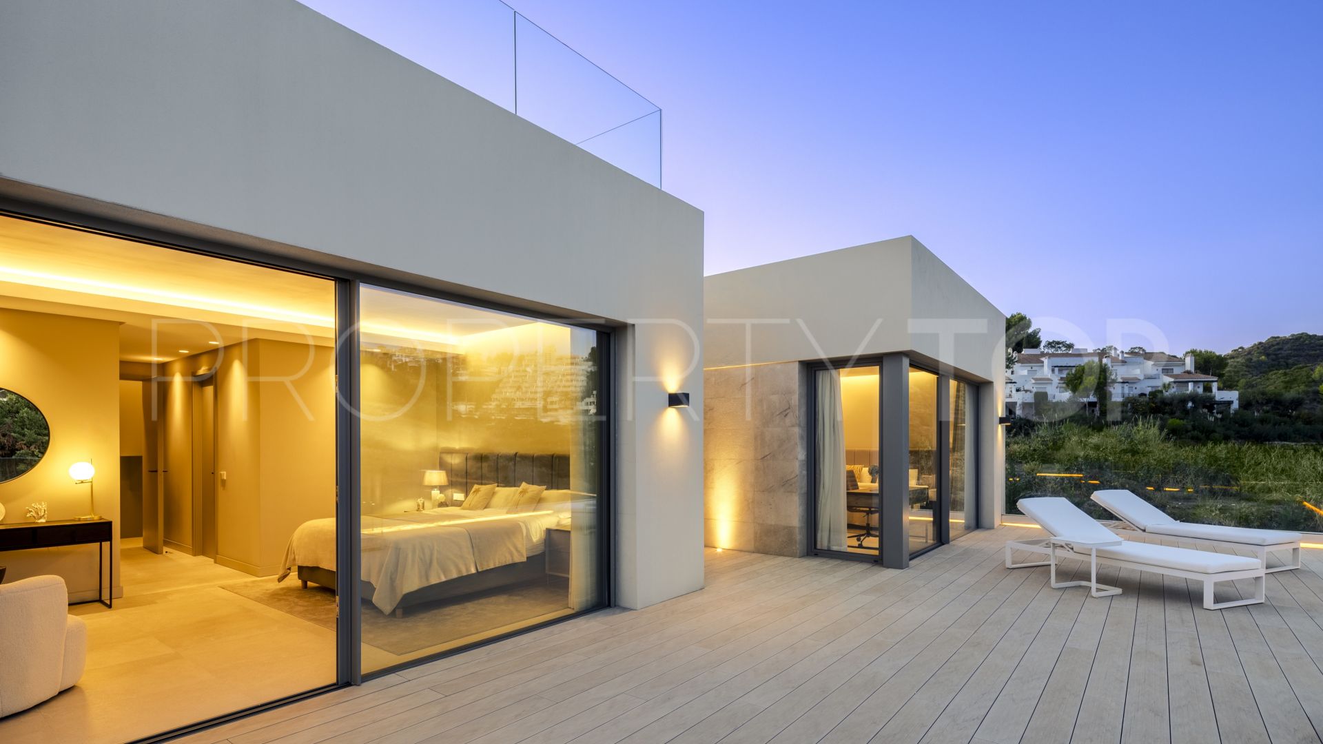 Villa a la venta con 5 dormitorios en Nueva Andalucia