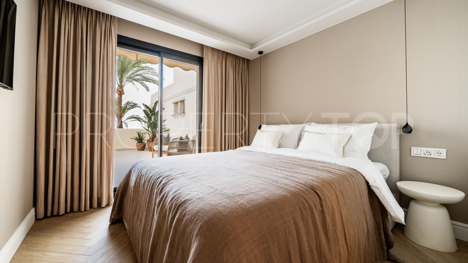 Se vende atico duplex con 3 dormitorios en Palacetes Los Belvederes