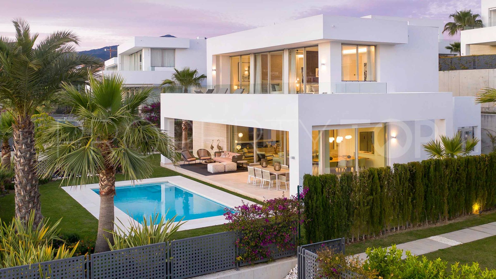 For sale villa with 4 bedrooms in La Finca de Marbella