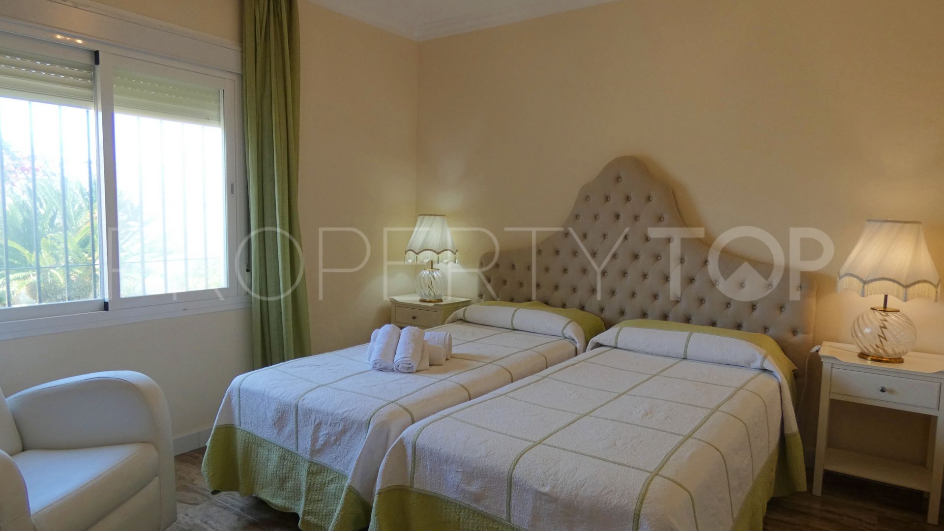 Villa for sale in Elviria Playa with 4 bedrooms
