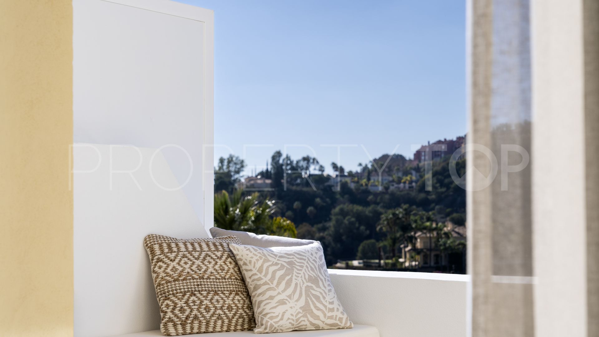 3 bedrooms La Quinta Hills duplex penthouse for sale