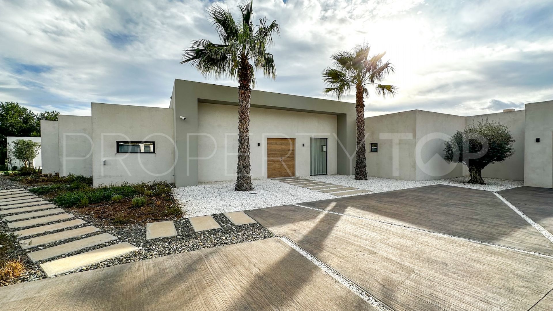 For sale Monte Mayor villa with 4 bedrooms
