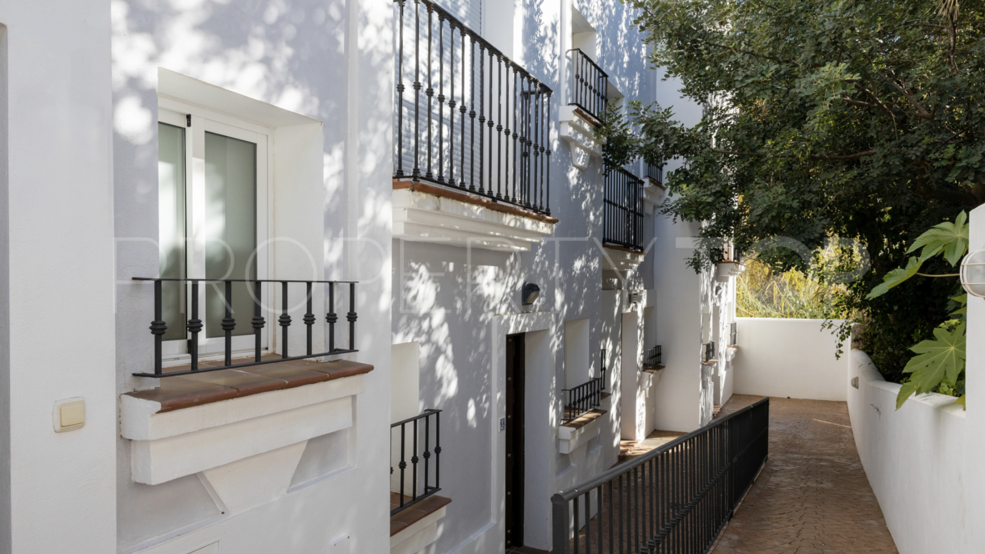 For sale Benahavis Centro town house with 3 bedrooms