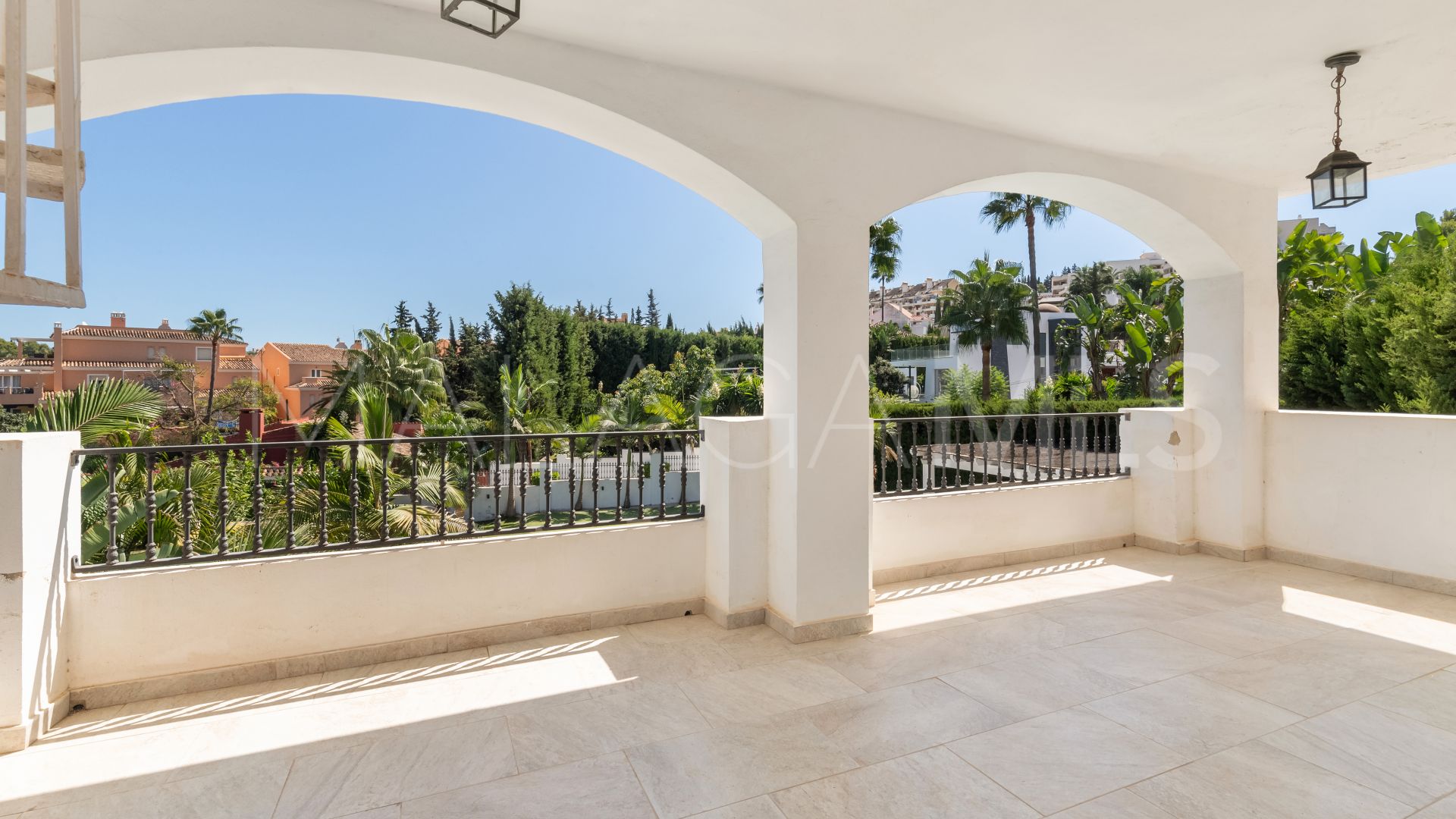 Villa with 4 bedrooms for sale in Nueva Andalucia