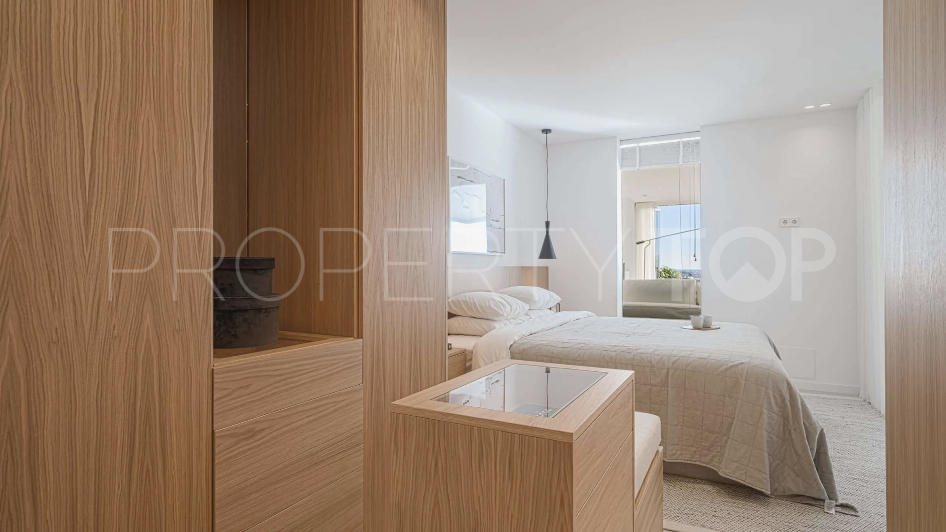 Apartamento planta baja de 3 dormitorios en venta en Palacetes Los Belvederes