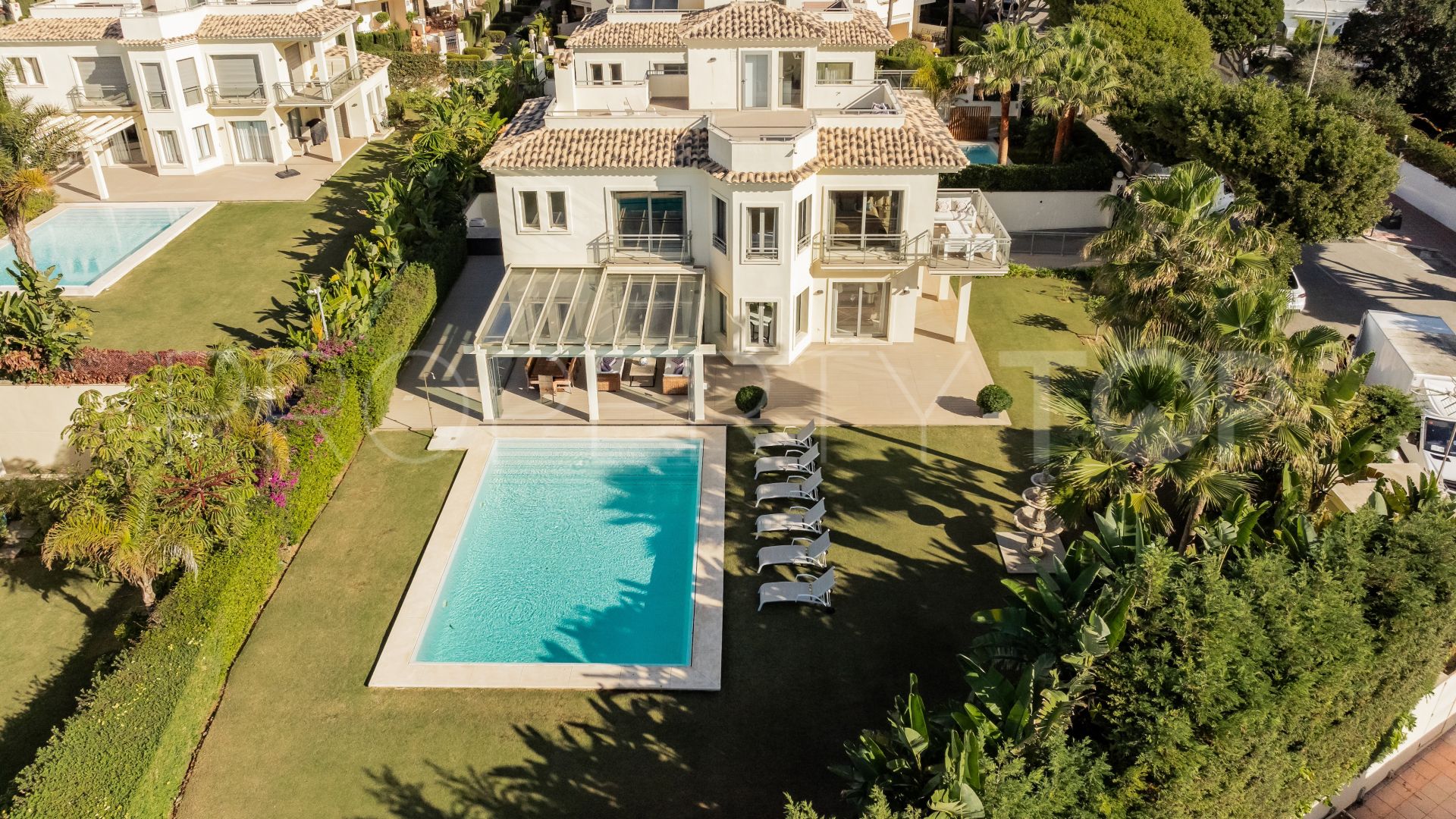 Villa a la venta con 5 dormitorios en Costabella
