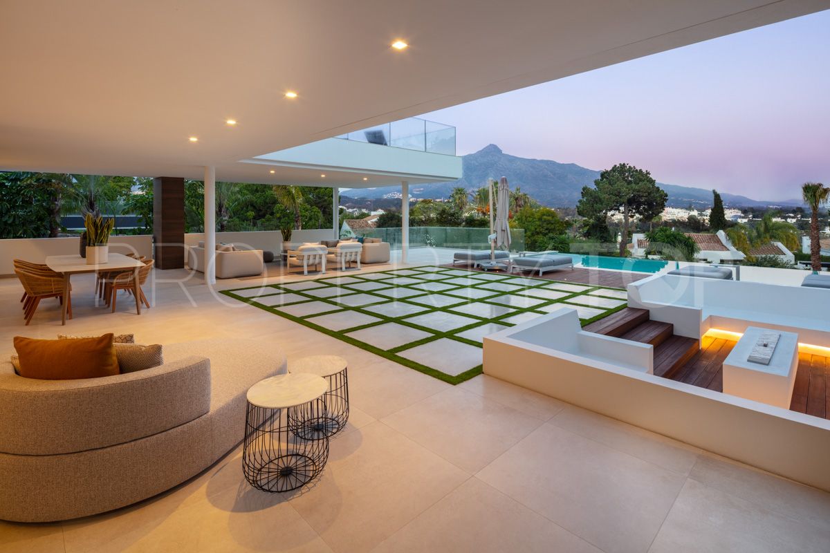 Villa for sale in Nueva Andalucia with 5 bedrooms