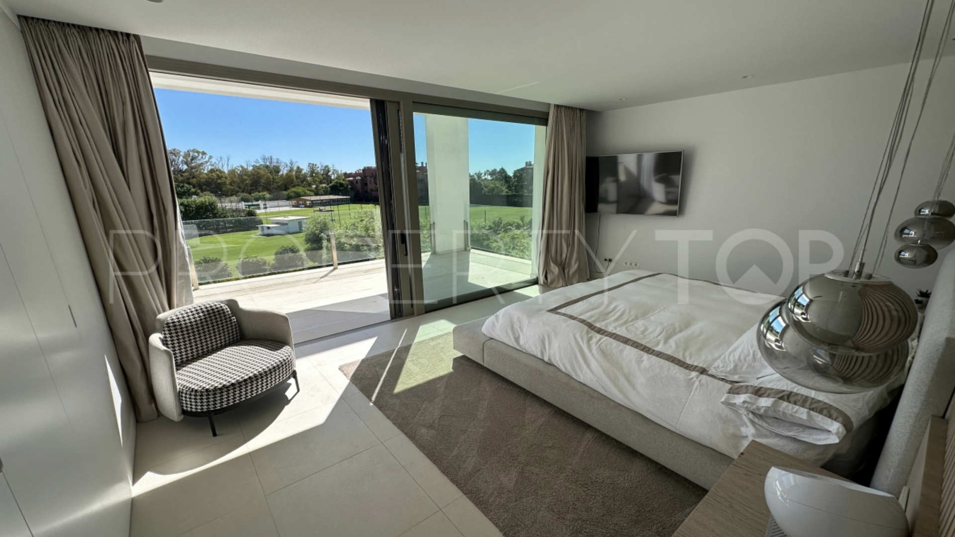 For sale villa with 4 bedrooms in Loma de Casasola