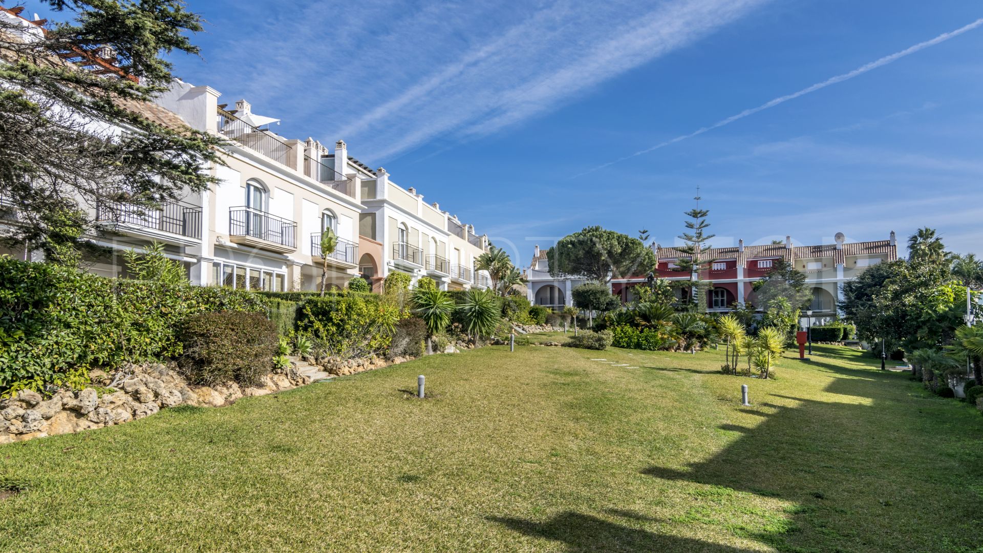 Pareado a la venta con 4 dormitorios en Bahia de Marbella