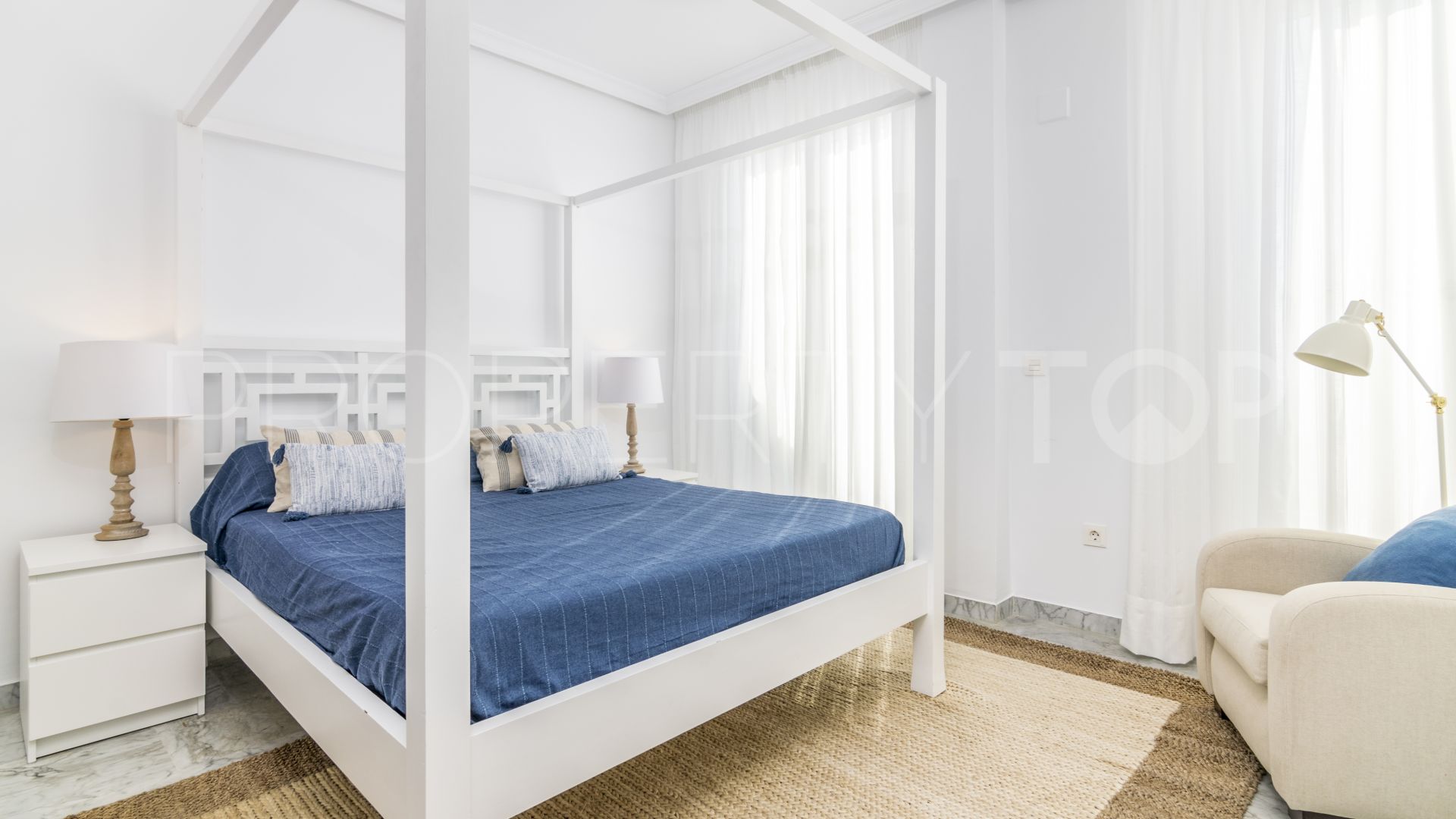 Pareado a la venta con 4 dormitorios en Bahia de Marbella