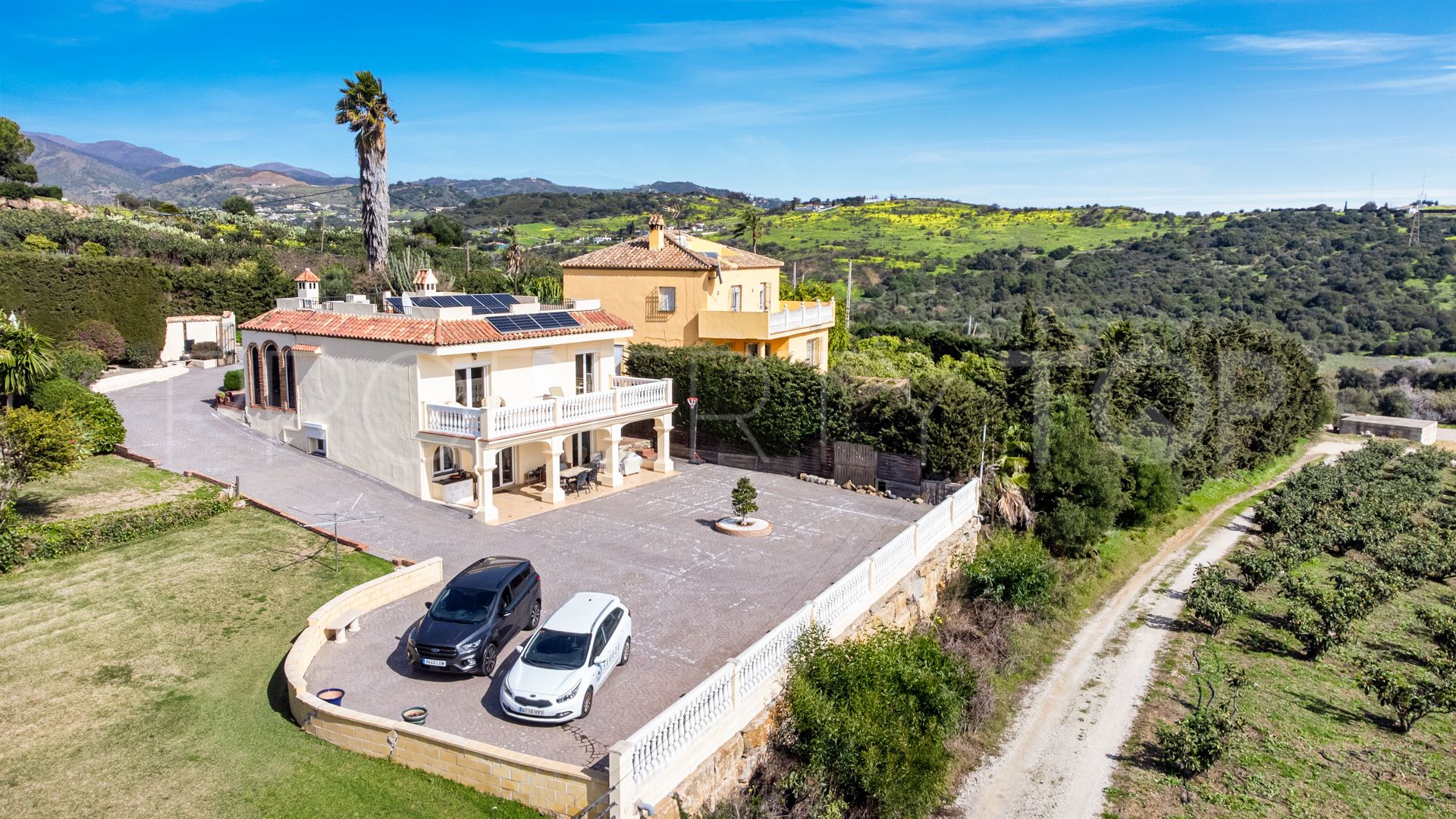 4 bedrooms villa in Guadalobon for sale