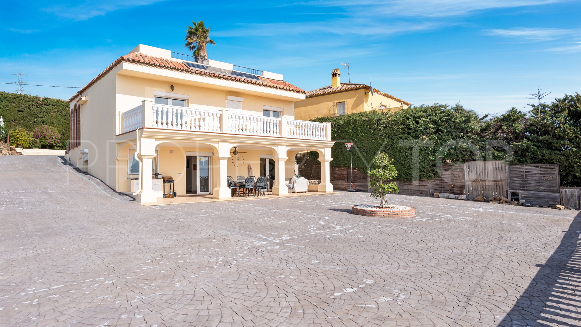 4 bedrooms villa in Guadalobon for sale