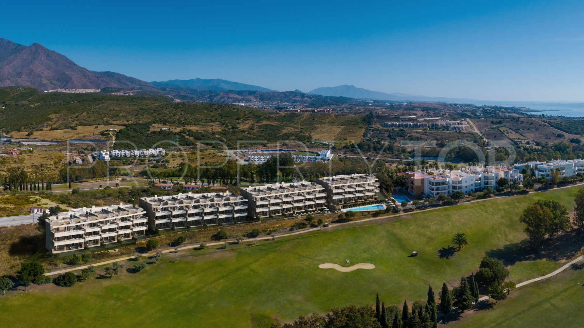 Penthouse with 3 bedrooms for sale in Estepona Golf