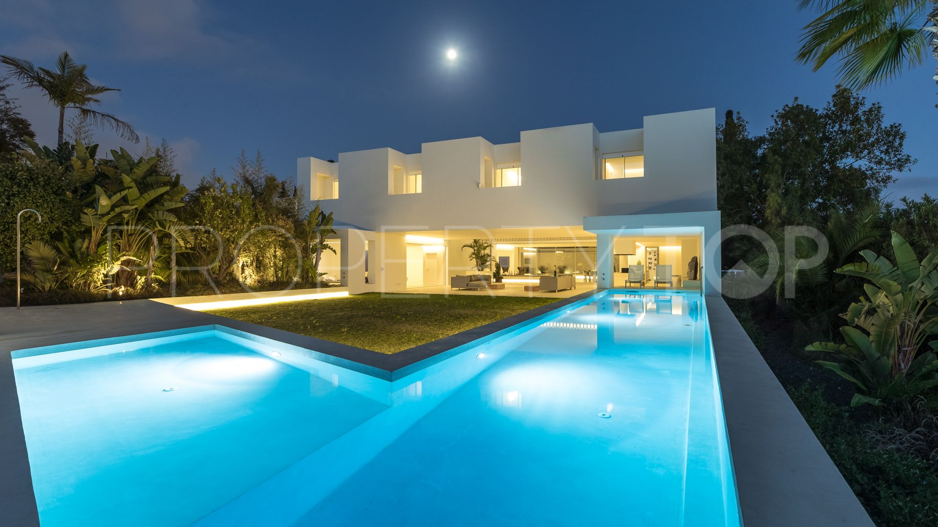 Villa en venta con 5 dormitorios en Guadalmina Alta