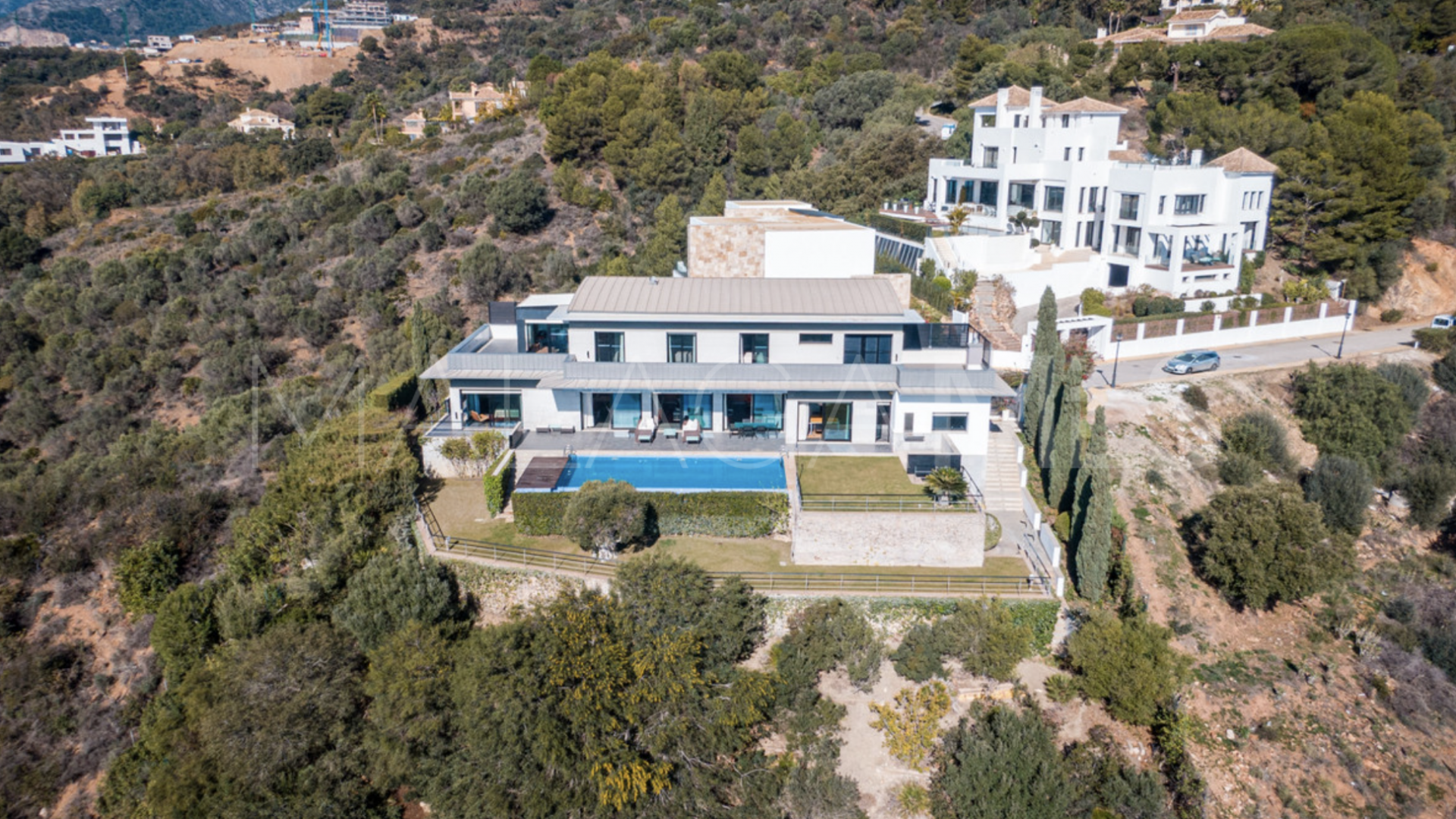 Villa for sale in Los Altos de los Monteros with 5 bedrooms