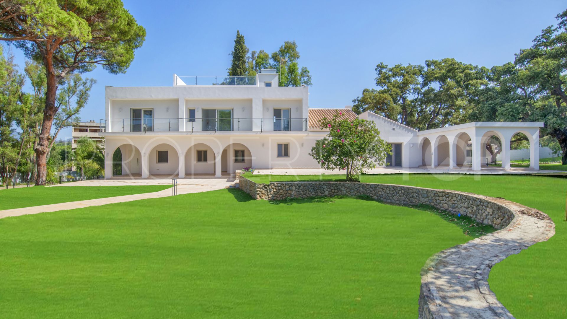 Villa for sale in Elviria Playa