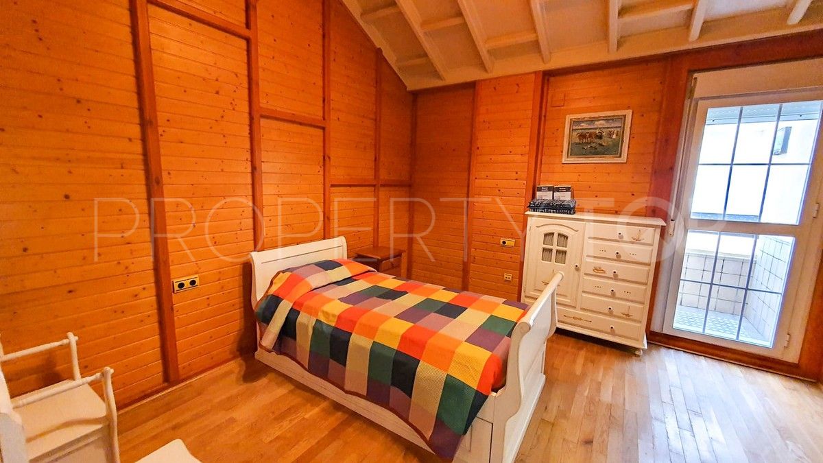 Adosado en venta en Bahia de Marbella con 5 dormitorios