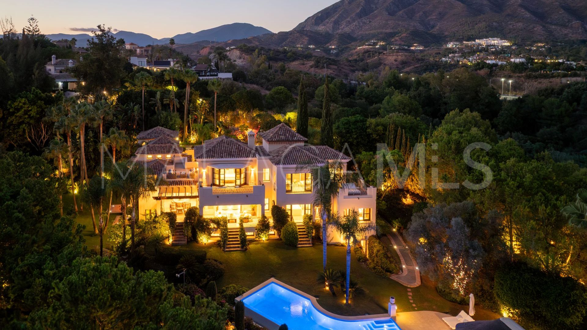 Buy villa in Las Lomas del Marbella Club