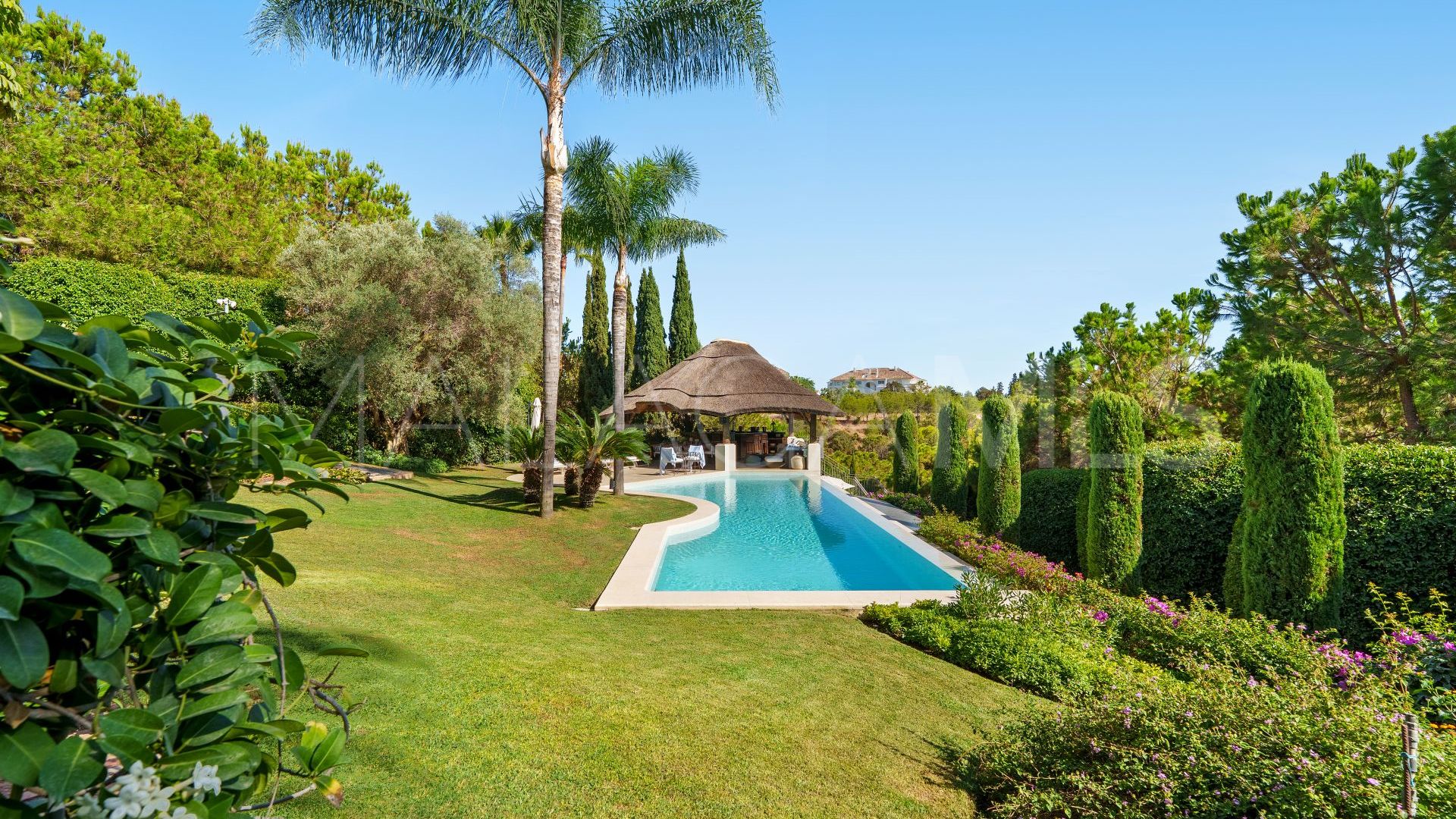 Buy villa in Las Lomas del Marbella Club