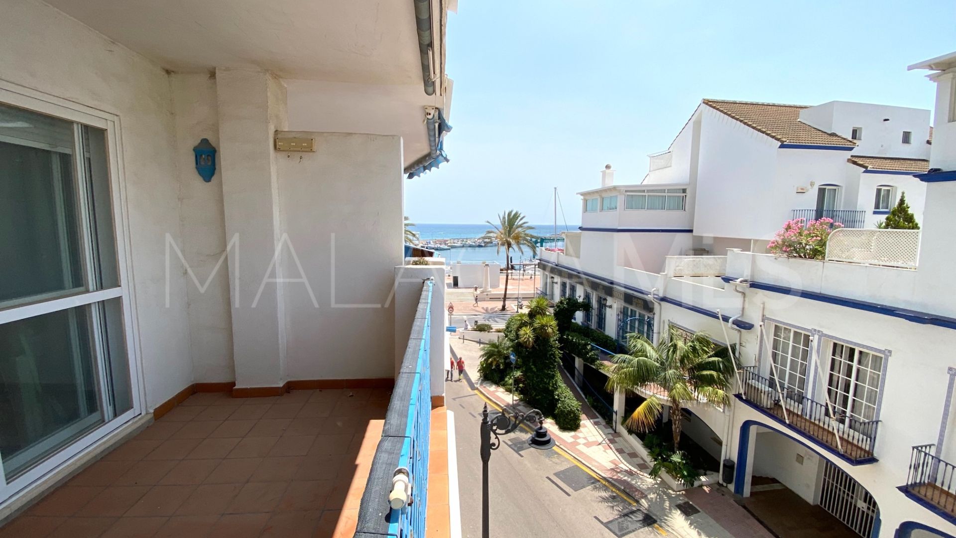 Apartment for sale in Estepona Puerto with 3 bedrooms