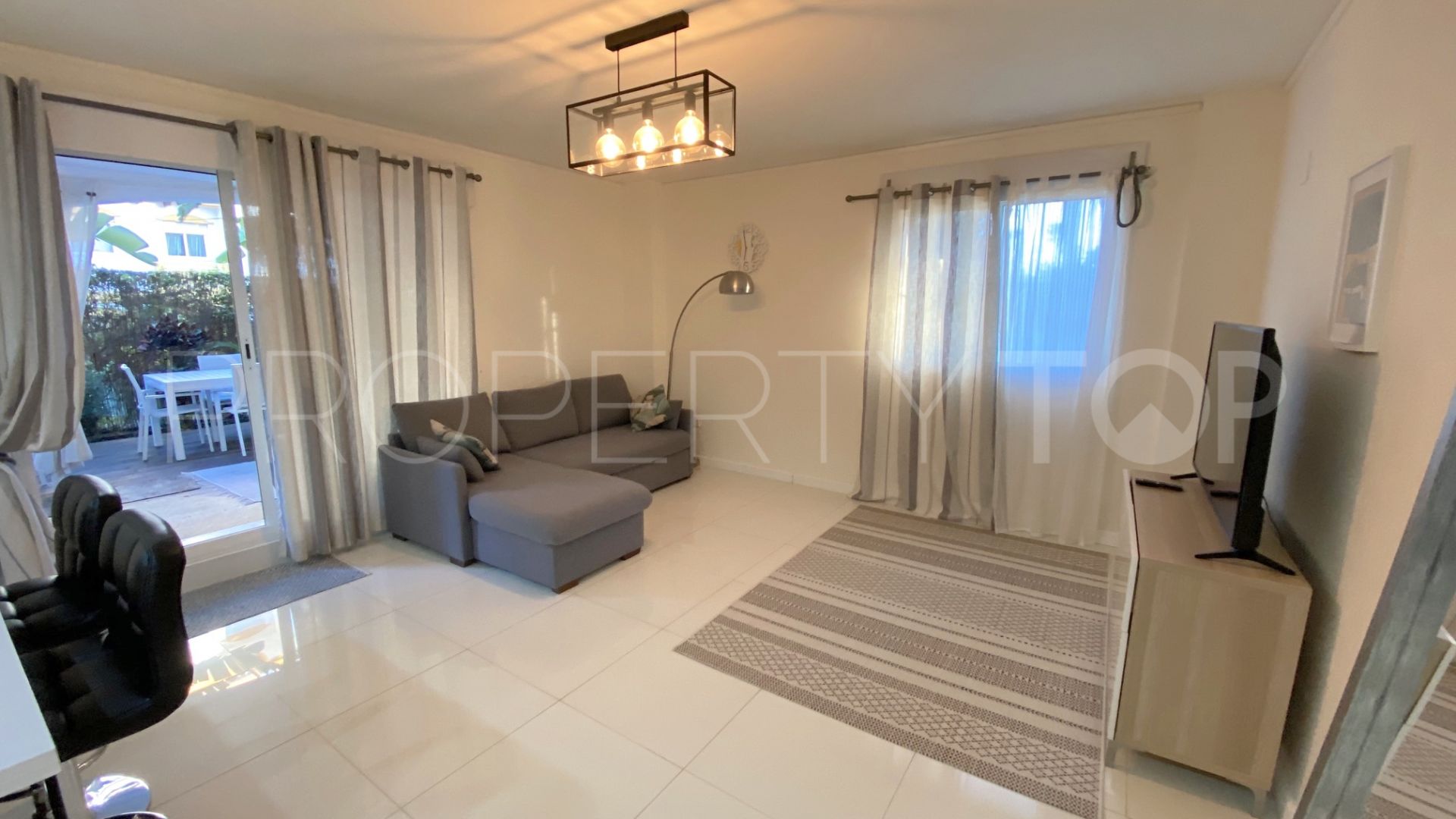 Ground floor apartment with 3 bedrooms for sale in La Dama de Noche