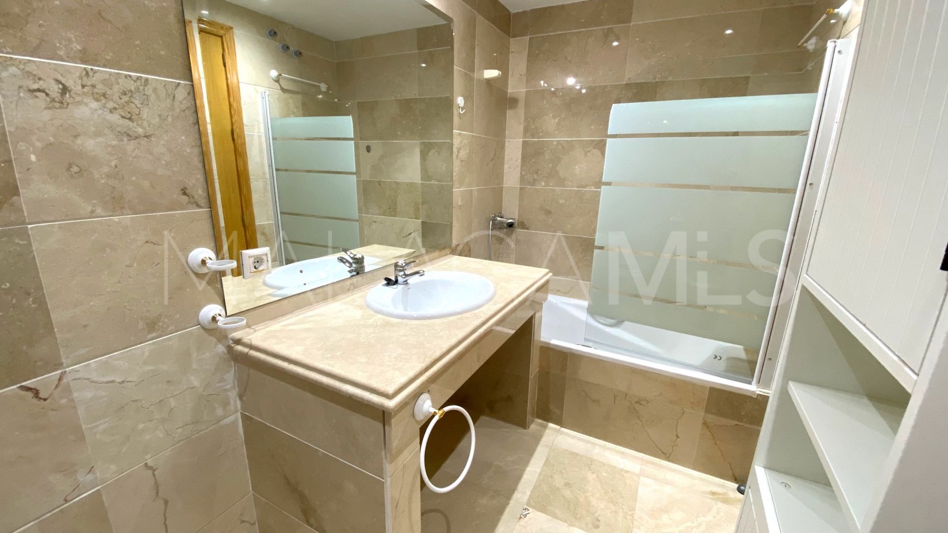 Appartement for sale in Los Pinos de Aloha