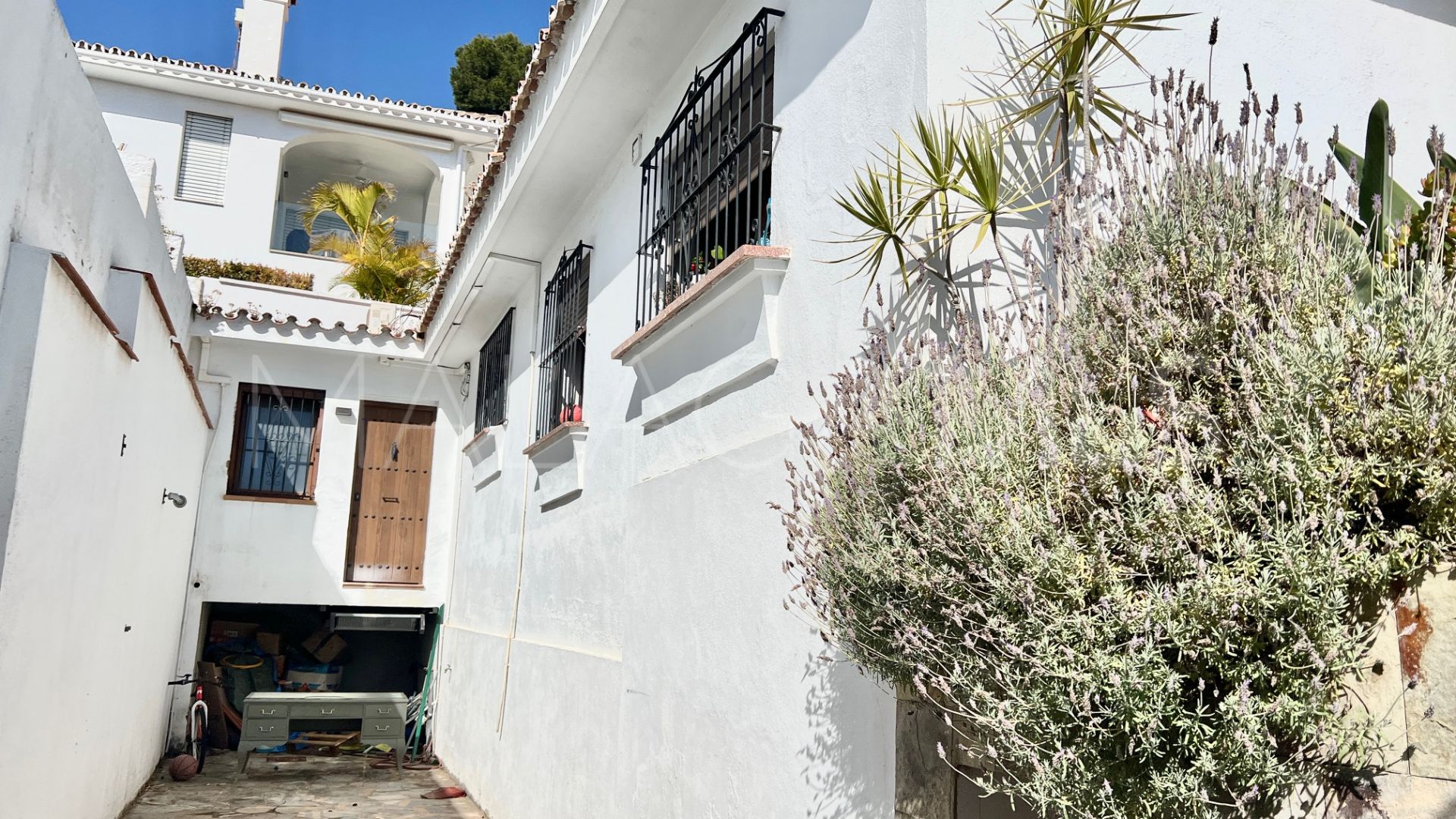 Villa for sale in Nueva Andalucia