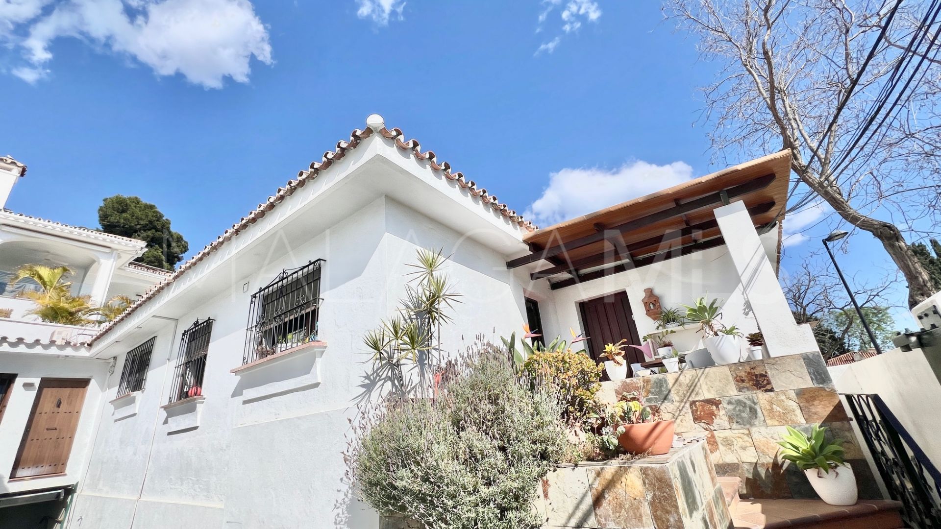 Villa for sale in Nueva Andalucia