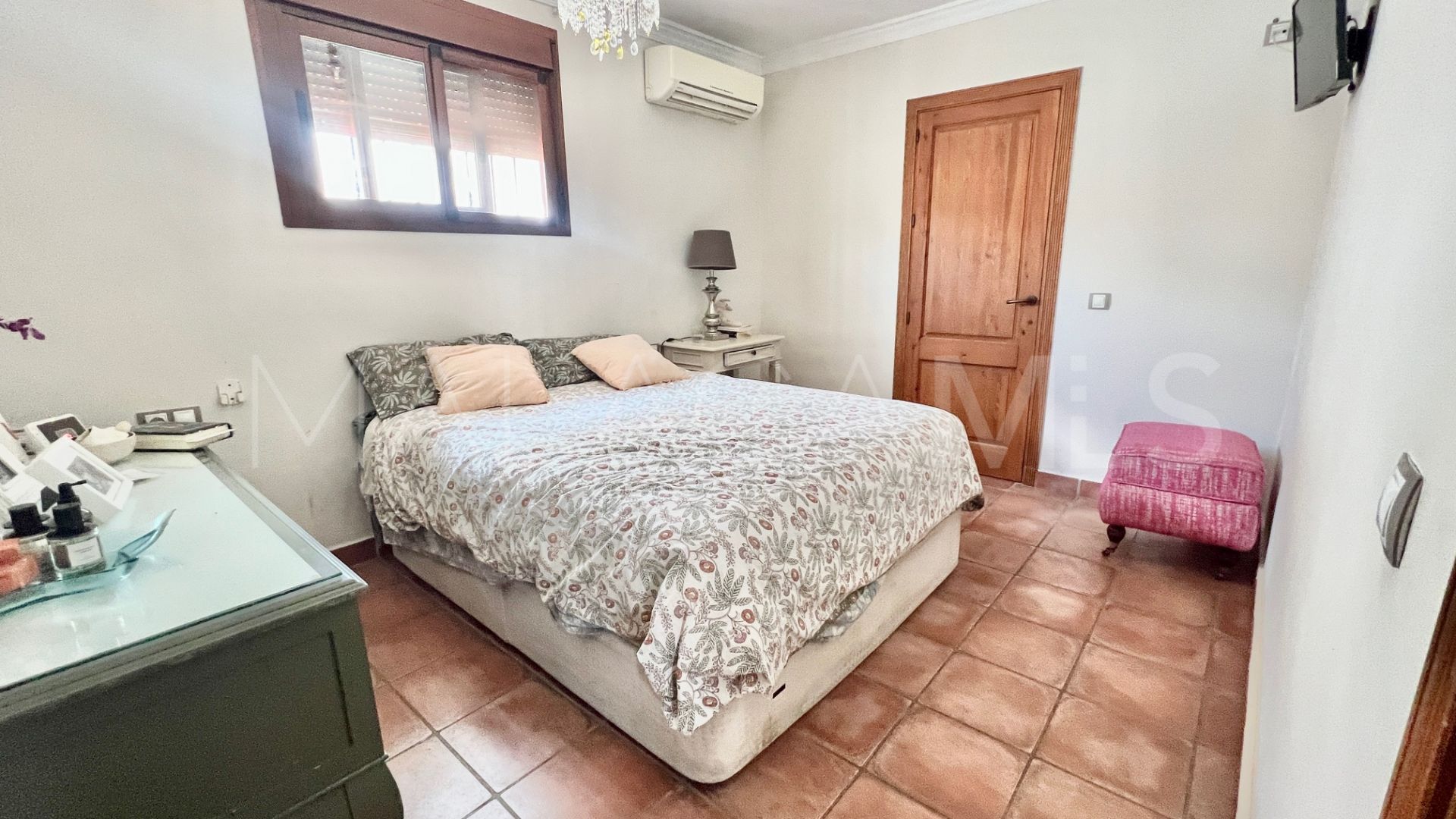 Villa for sale in Nueva Andalucia
