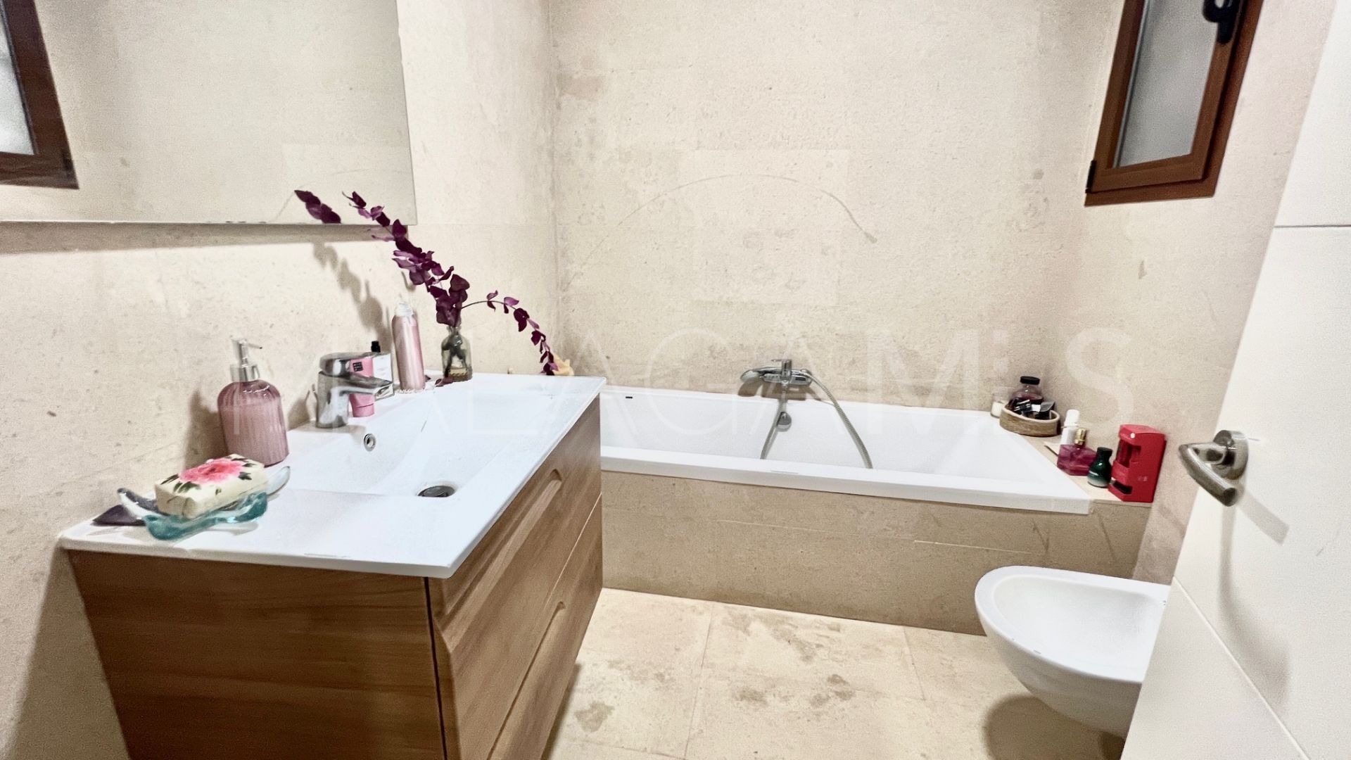 Villa for sale in Nueva Andalucia