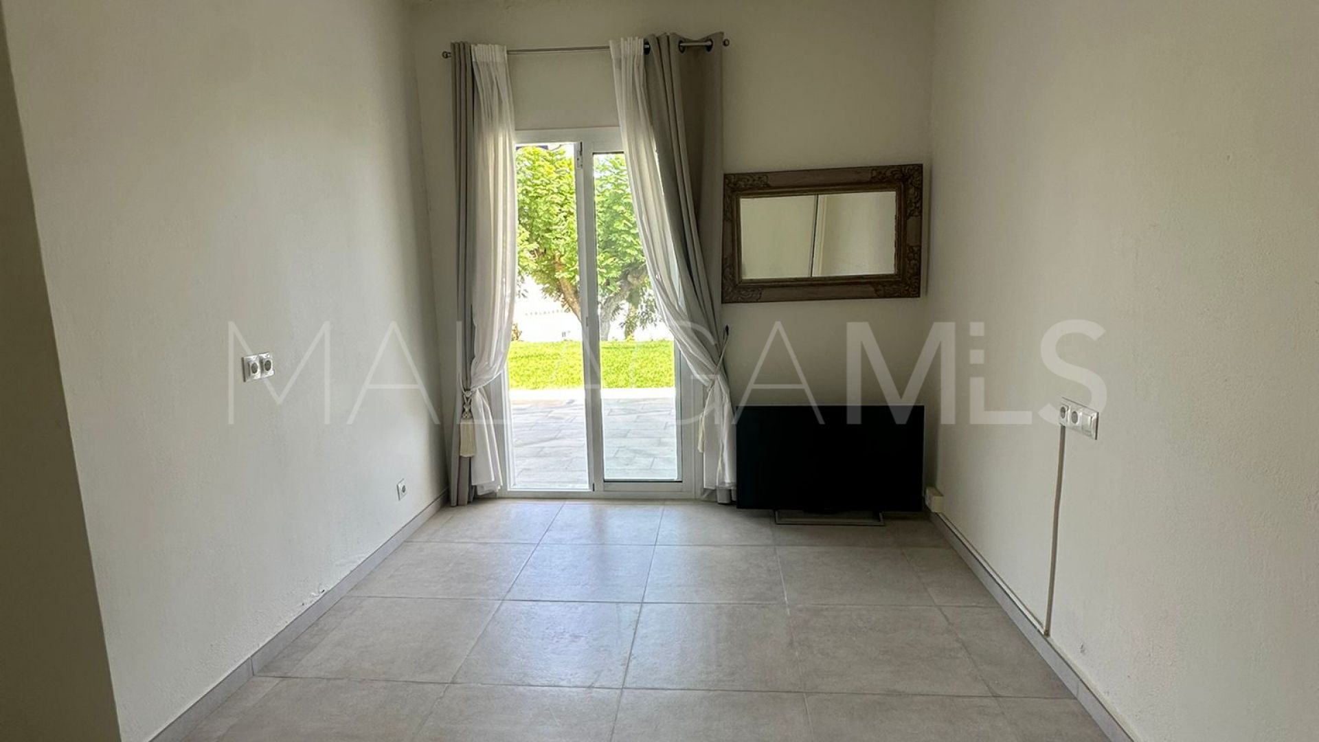 Markplanslägenhet for sale in Nueva Andalucia