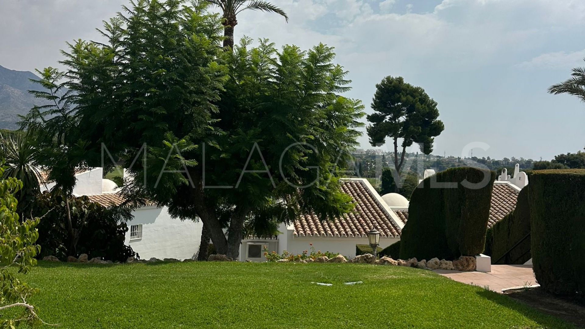 Markplanslägenhet for sale in Nueva Andalucia