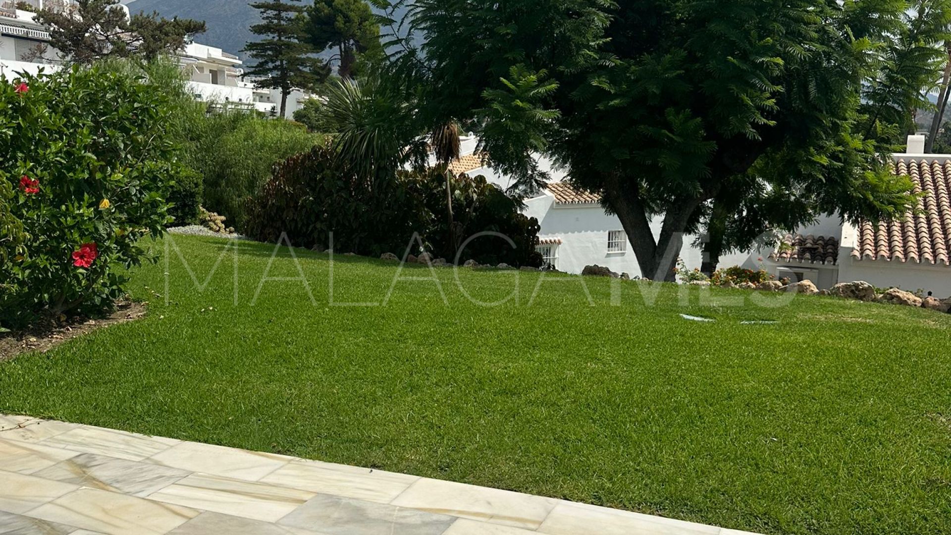 Markplanslägenhet for sale in Nueva Andalucia