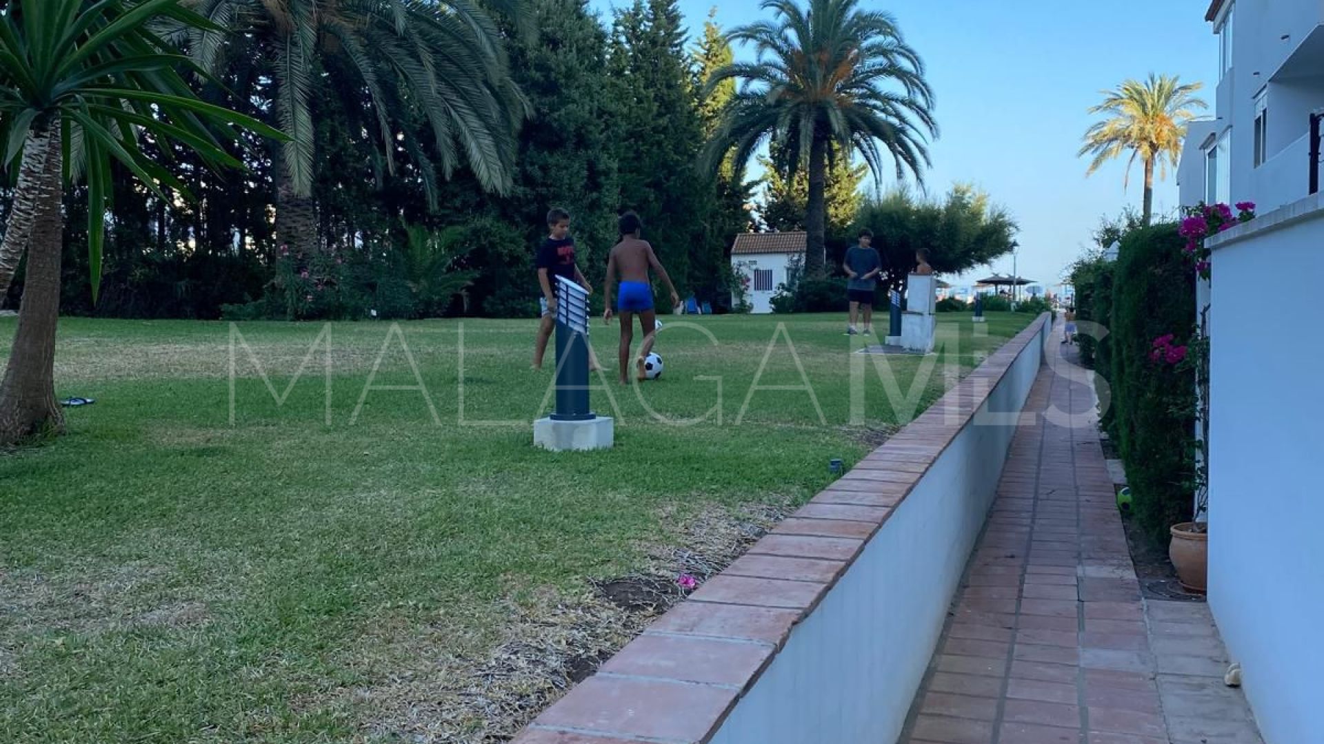 For sale Estepona apartment with 2 bedrooms
