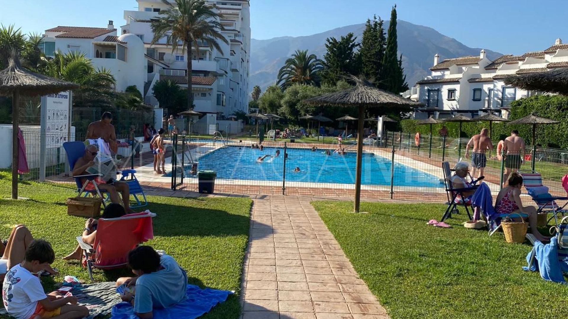 For sale Estepona apartment with 2 bedrooms