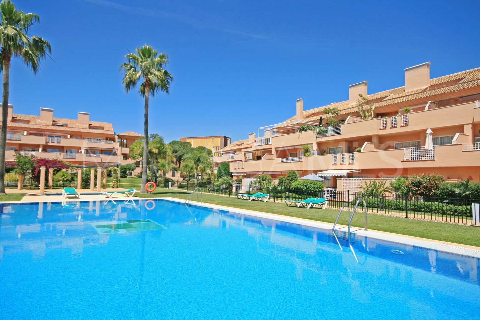 Erdgeschosswohnung for sale in Elviria