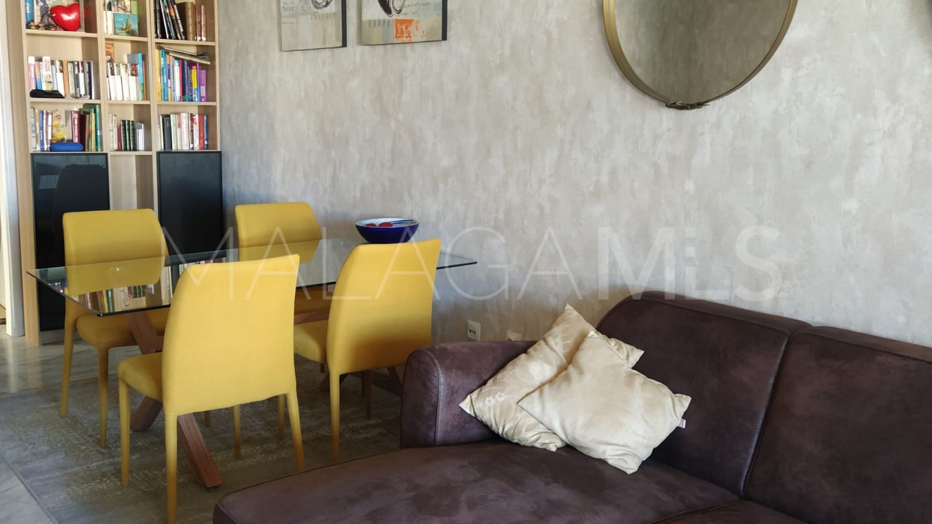 Penthouse with 2 bedrooms for sale in Nueva Andalucia