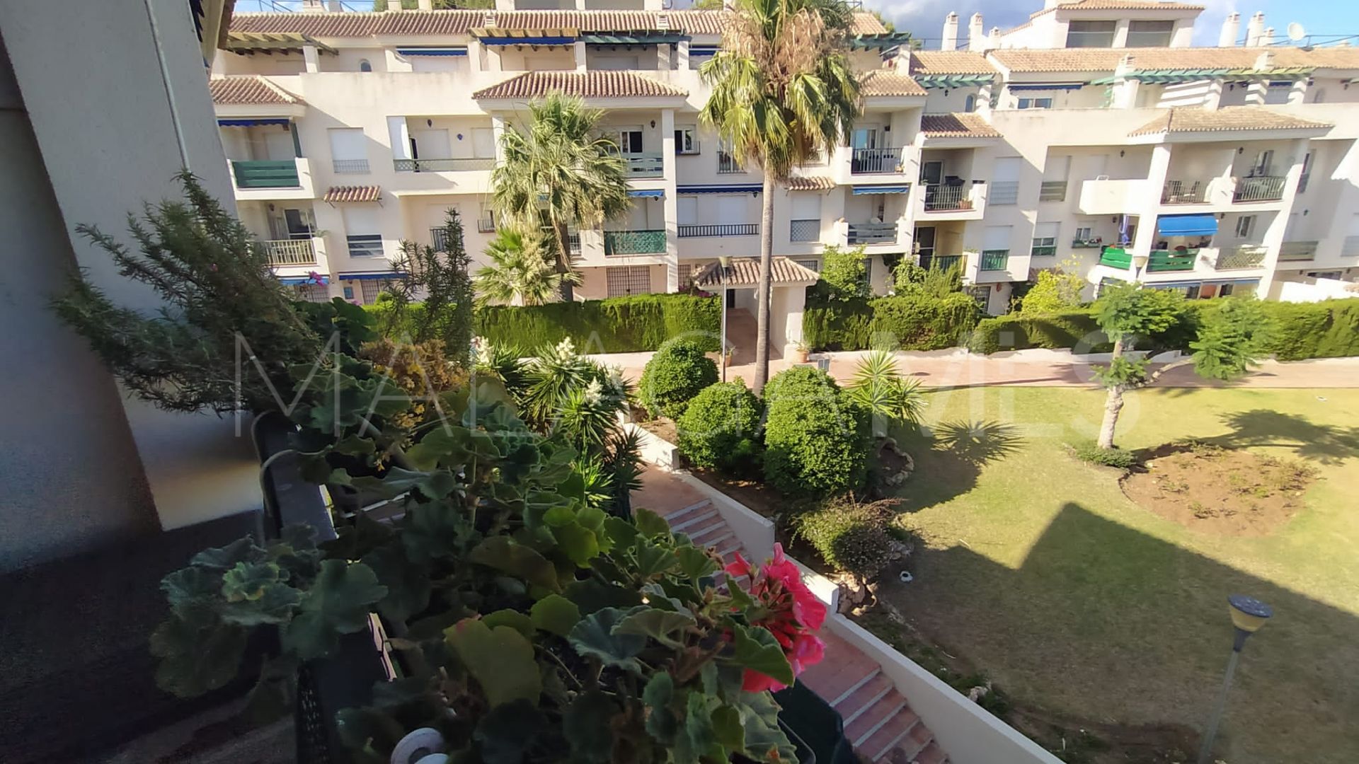 Penthouse with 2 bedrooms for sale in Nueva Andalucia
