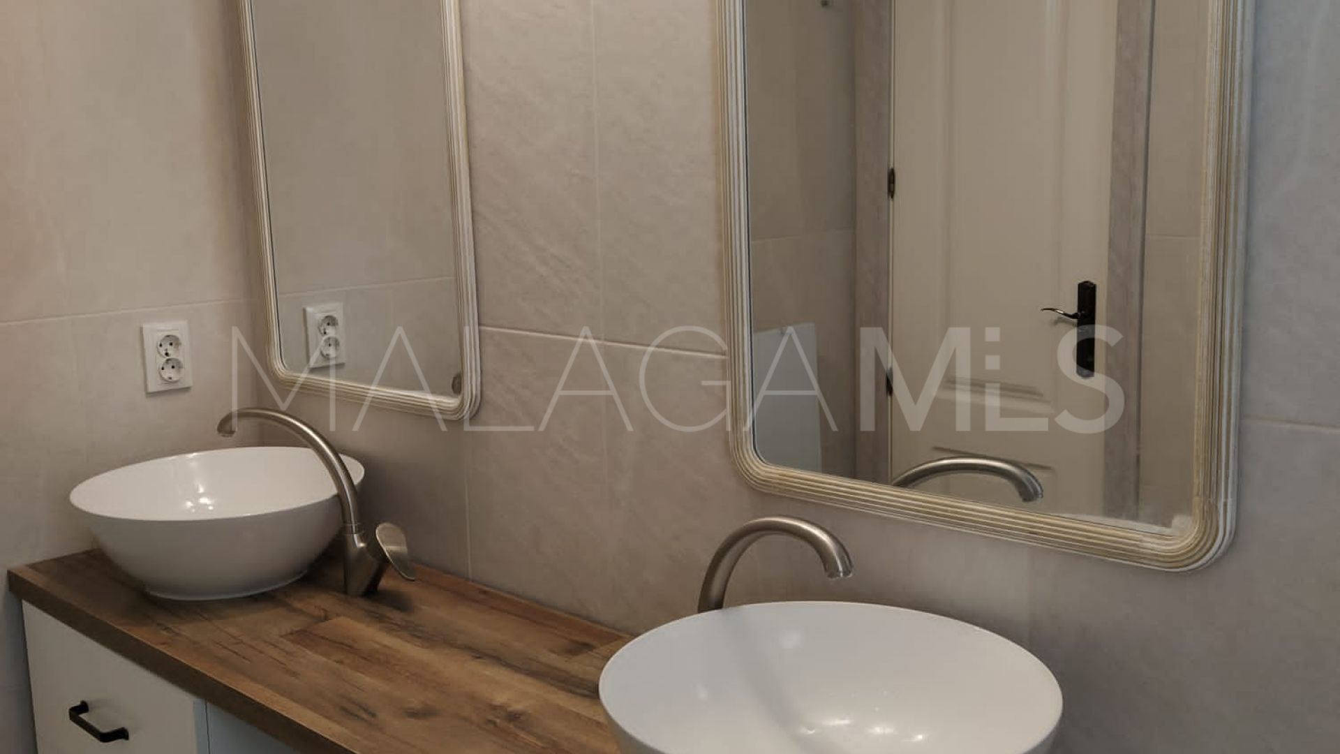 Penthouse with 2 bedrooms for sale in Nueva Andalucia