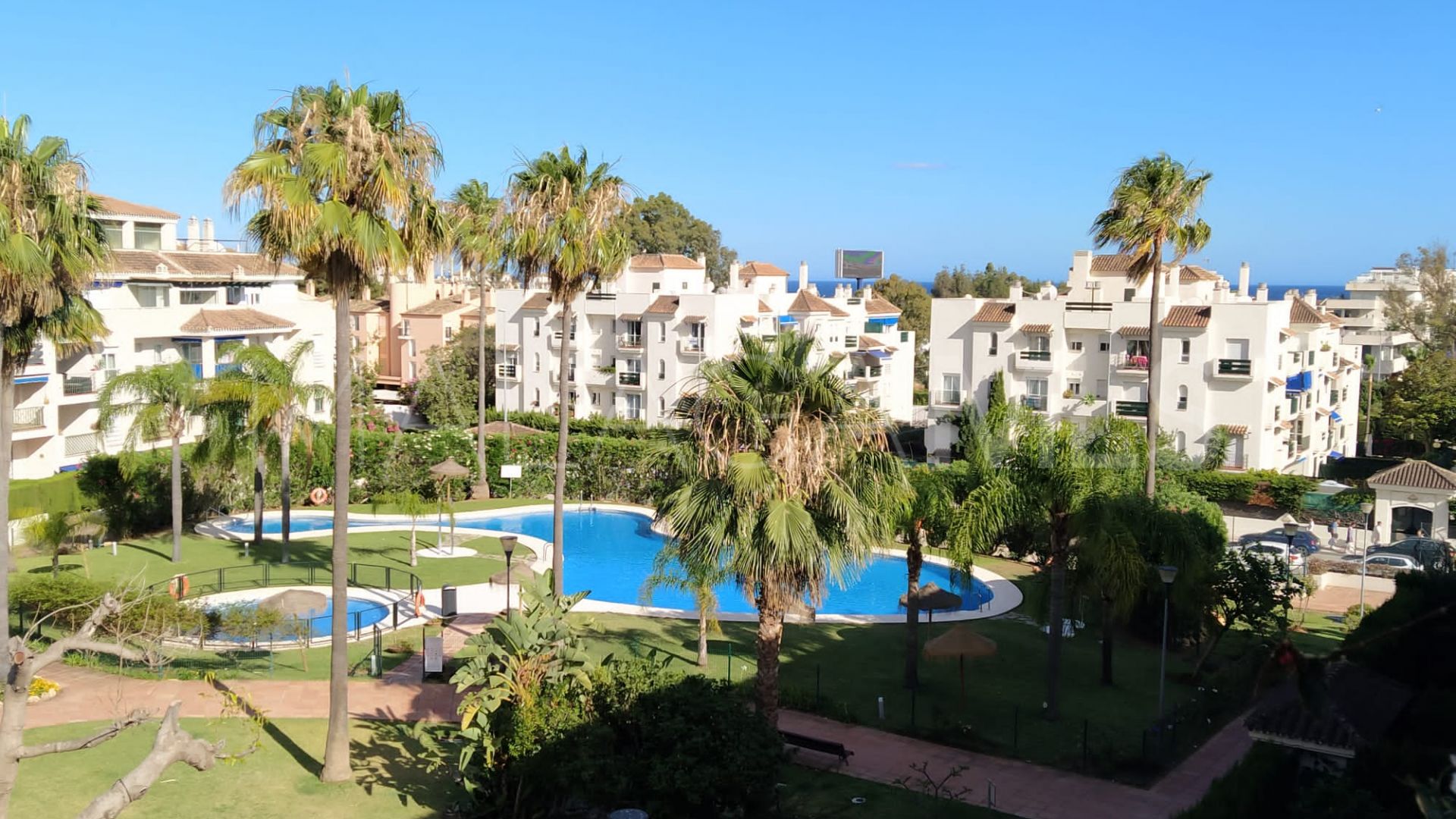 Penthouse with 2 bedrooms for sale in Nueva Andalucia