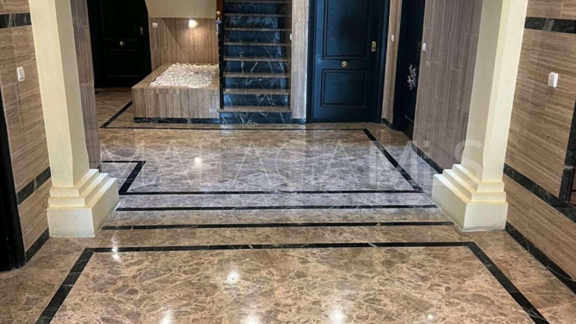 For sale ground floor apartment in Nueva Andalucia